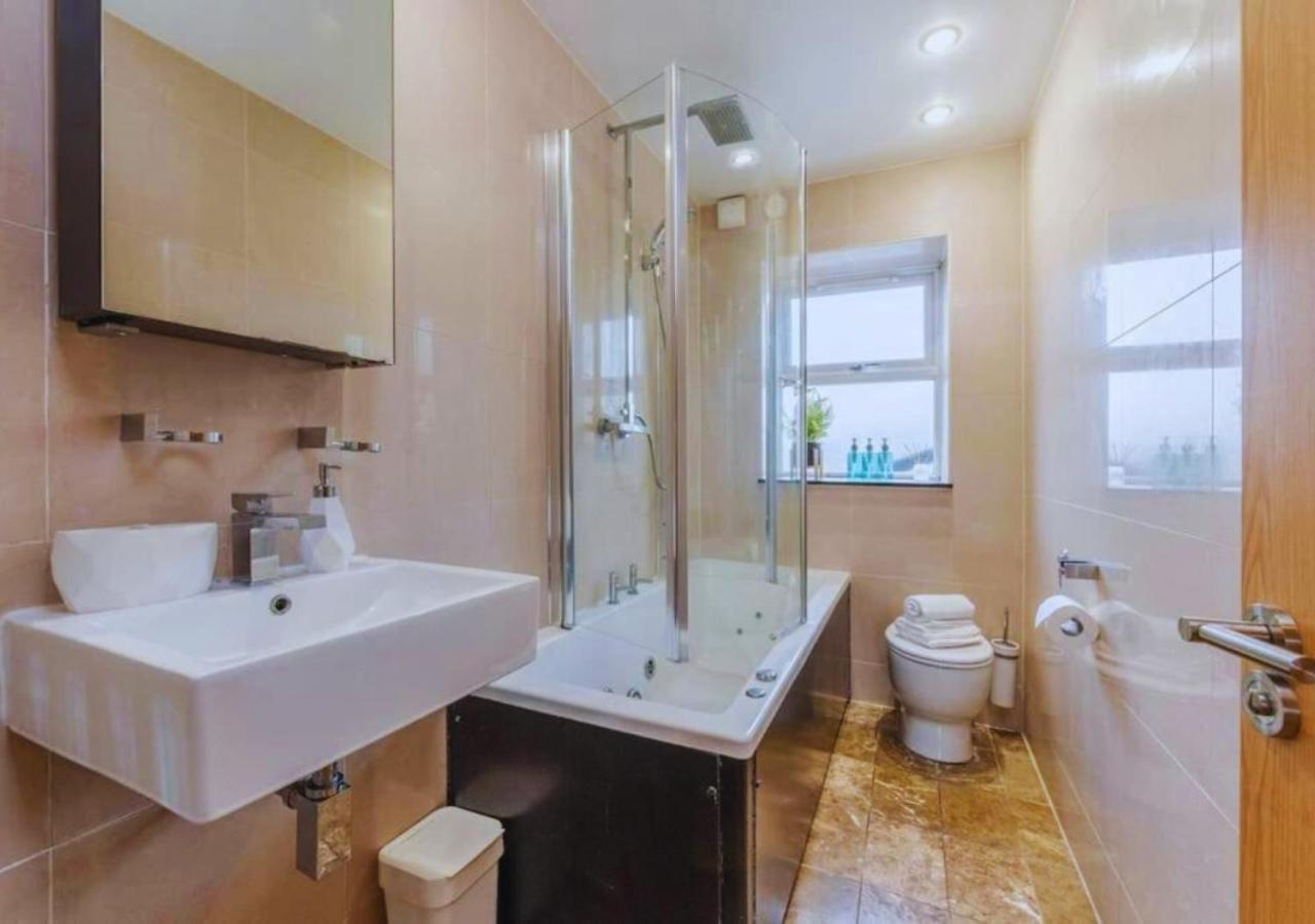 Kensington & Chelsea - Stylish Apartment In Central Лондон Екстериор снимка